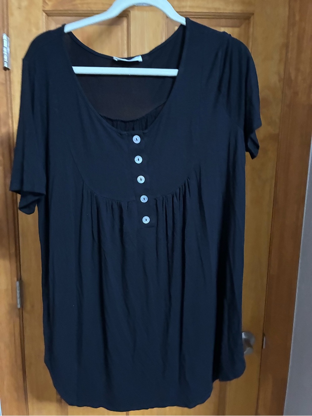 Zenana Outfitters Black Short-Sleeve Button Front Tunic